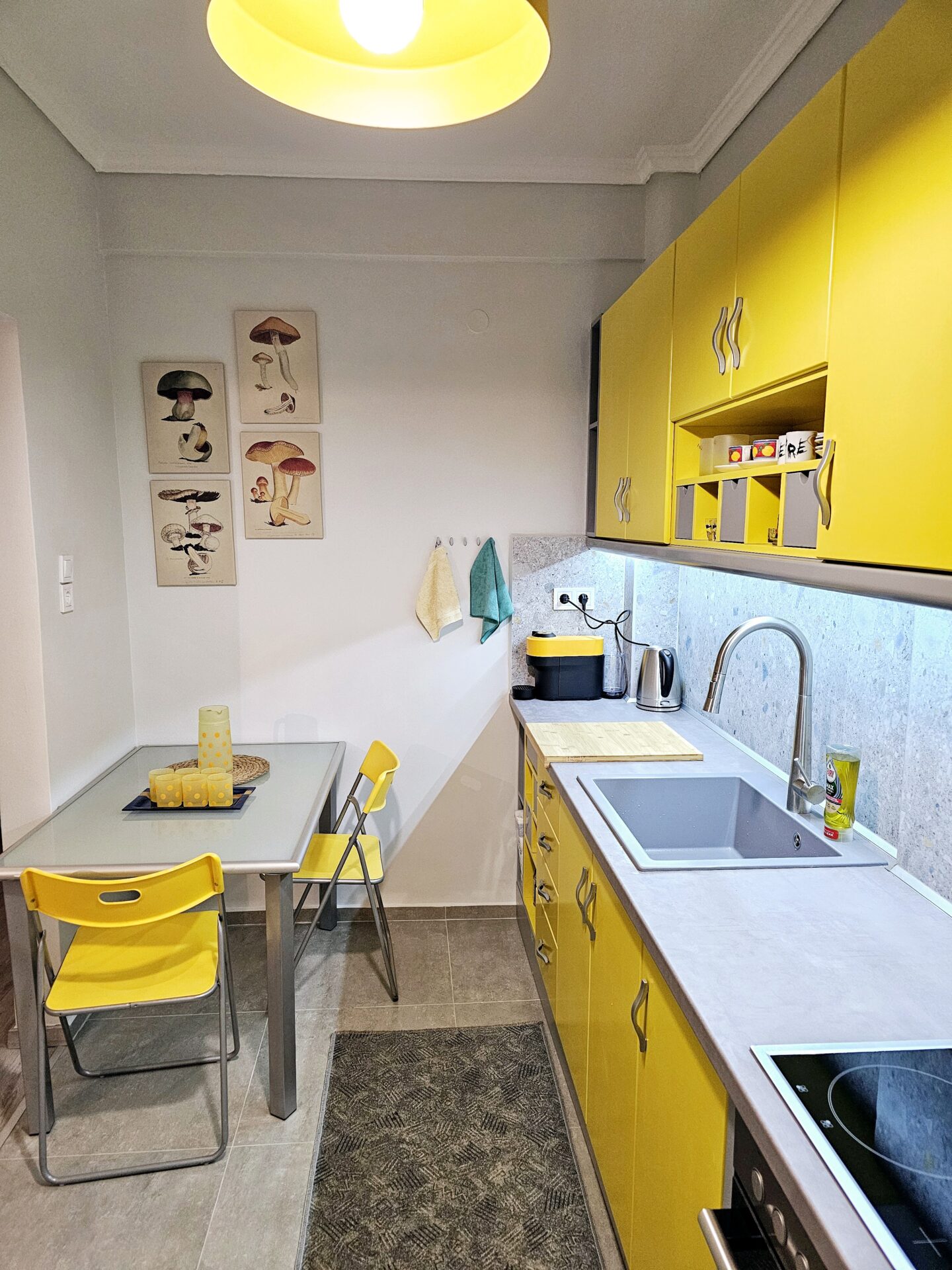 Yellow Kitchen Apartment, City Central location